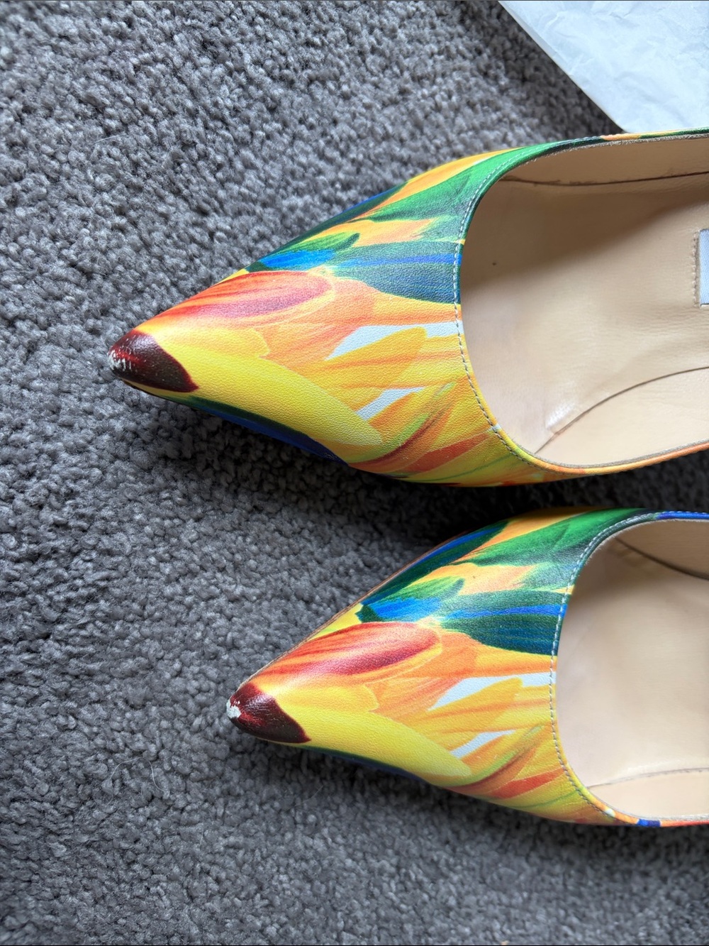 Jimmy Choo Women’s White Multicolor Pointed Toe Pumps - Picture 4 of 13